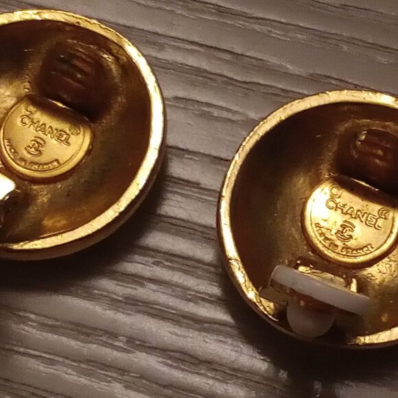 Chanel Vintage Clip-On Earrings ๐ Interlocking CCs RARE - Picture 13 of 14